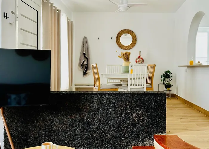 Canaryislandshost I Malva * Пуэрто дель Кармен