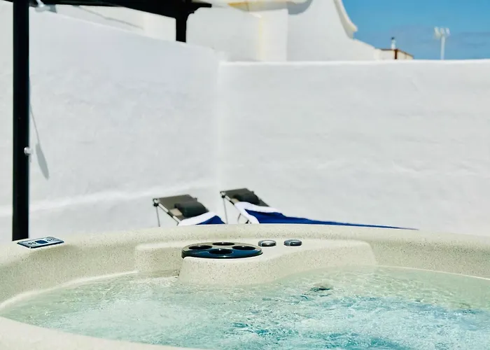 Canaryislandshost I Malva * Пуэрто дель Кармен