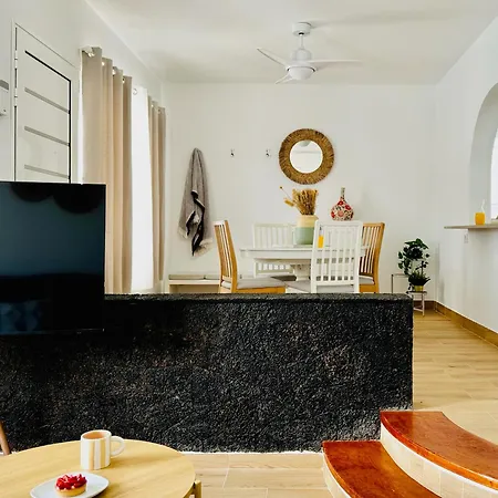 Canaryislandshost I Malva * Πουέρτο Ντελ Κάρμεν